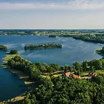 Mazurski Papy Smerfa Plaza Pomost Jezioro Prywatny Staw Gospodarstwo Pasieka Сasa de vacaciones Lesniewo (Ketrzyn)